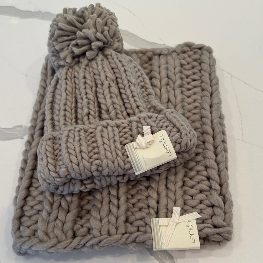 Lemon Women's Cozy Knit Hat and Scarf Set in Gray
NWT